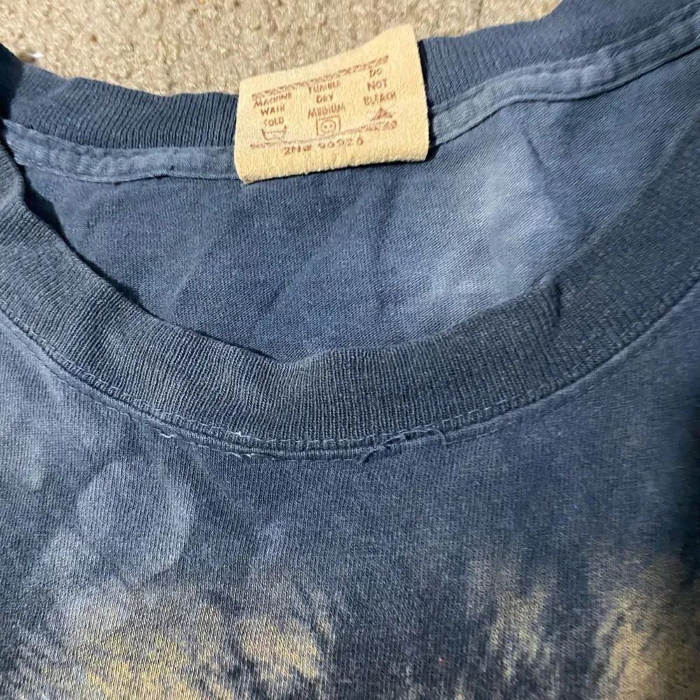 Vintage The Mountain Wolf Tshirt - Picture 2 of 4